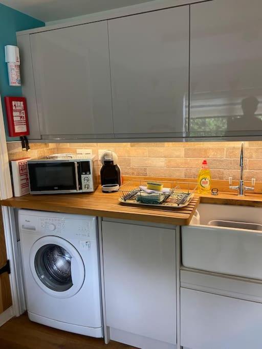 Award Winning Pet Friendly Paddock Cottage 휫비 외부 사진