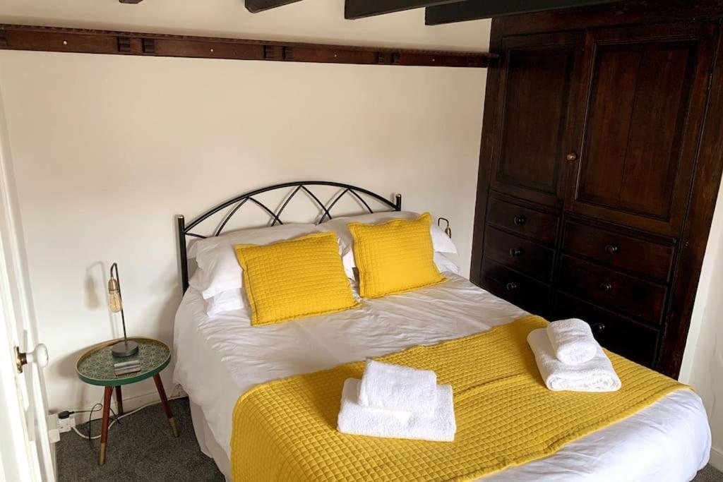 Award Winning Pet Friendly Paddock Cottage 휫비 외부 사진