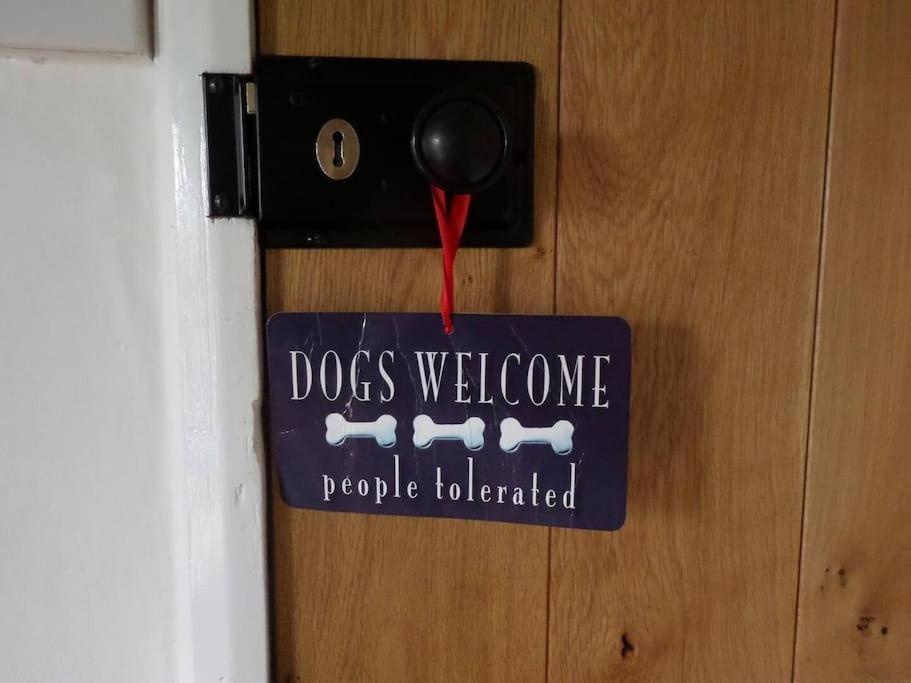 Award Winning Pet Friendly Paddock Cottage 휫비 외부 사진