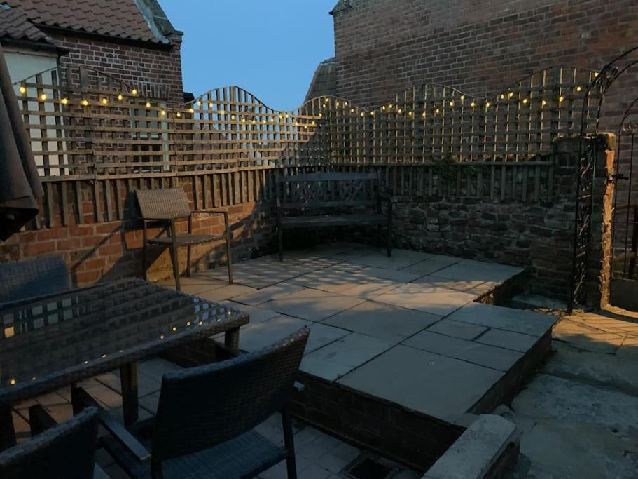 Award Winning Pet Friendly Paddock Cottage 휫비 외부 사진