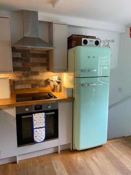 Award Winning Pet Friendly Paddock Cottage 휫비 외부 사진