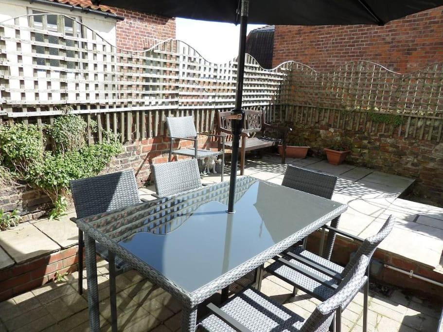 Award Winning Pet Friendly Paddock Cottage 휫비 외부 사진