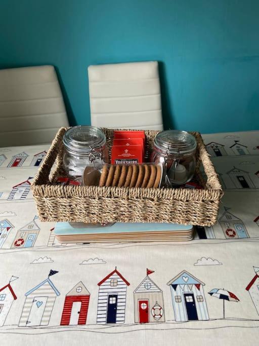 Award Winning Pet Friendly Paddock Cottage 휫비 외부 사진