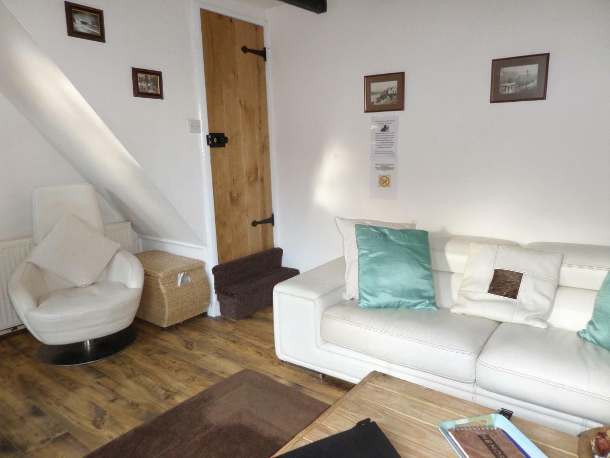 Award Winning Pet Friendly Paddock Cottage 휫비 외부 사진